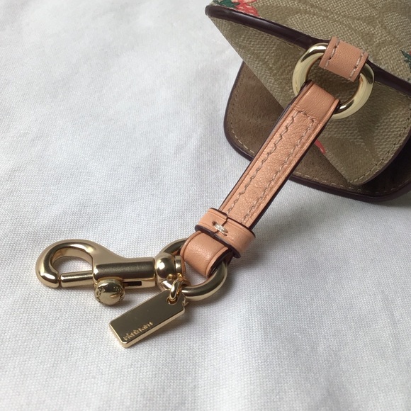 Coach Strawberry Sunglass Case Signature Canvas Khaki Turnlock - Picture 5 of 8